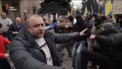 На оккупированном Донбассе произошла массовая драка с боевиками "Азова" На оккупированном Донбассе произошла массовая драка с боевиками "Азова"