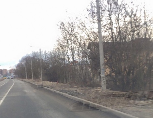 Жители Ивано-Франковска возмущены шинами, которые стоят вместо крышек канализационных люков Жители Ивано-Франковска возмущены шинами, которые стоят вместо крышек канализационных люков