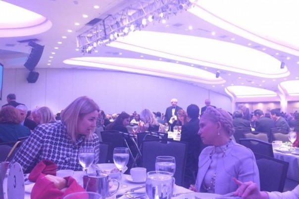 Молиться. Любить. «Сестры» Тимошенко и Герман целовались взасос перед Обамой Молиться. Любить. «Сестры» Тимошенко и Герман целовались взасос перед Обамой