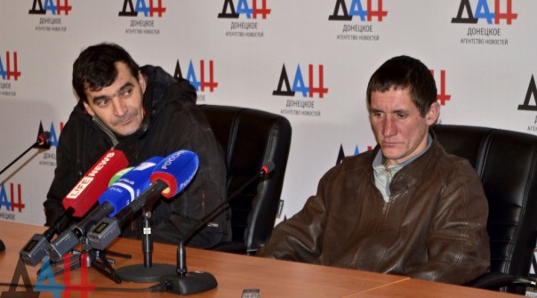 Украинское командование платит премии боевикам нацбатов за обстрелы ДНР в нарушение перемирия. Брифинг военнопленных бойцов ВСУ