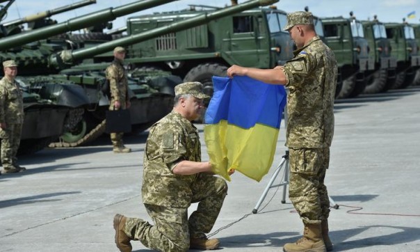 Порошенко поделил Украину на "Север", "Юг", "Запад" и "Восток" Порошенко поделил Украину на "Север", "Юг", "Запад" и "Восток"