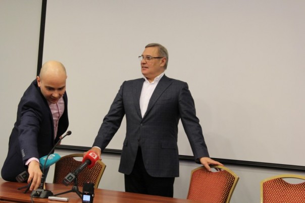 Как Михаил Касьянов ходил "в народ" и уговаривал его поменять власть Как Михаил Касьянов ходил "в народ" и уговаривал его поменять власть