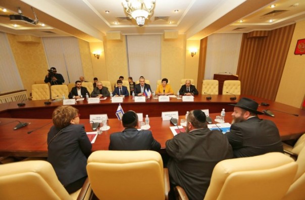 Прибывшая в Крым делегация Кнессета не увидела «ужасы», о которых говорил Порошенко Прибывшая в Крым делегация Кнессета не увидела «ужасы», о которых говорил Порошенко