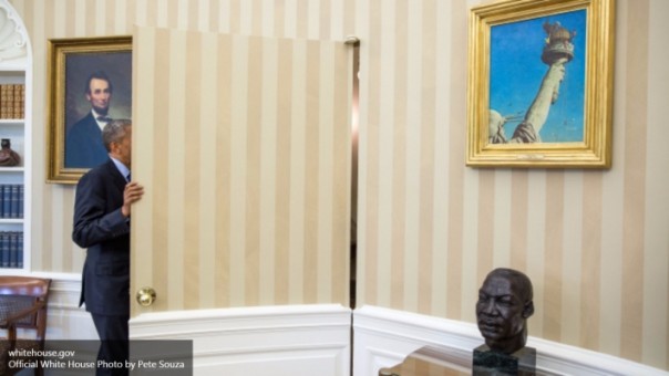 «Черный господин» едет на Украину: юродивые в Раде замерли «Черный господин» едет на Украину: юродивые в Раде замерли