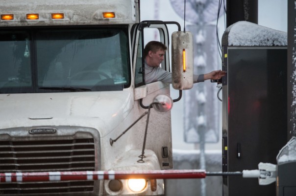 Минтранс приостановил движение украинских фур по России Минтранс приостановил движение украинских фур по России