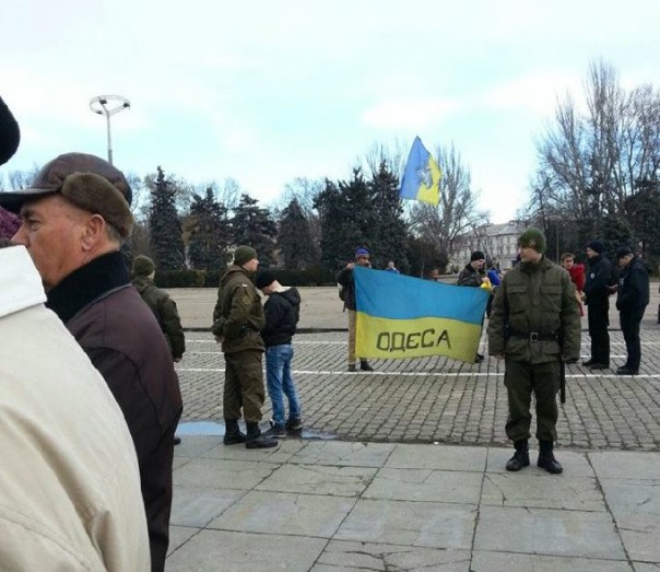 Фекальное шествие нацистов "Азова" под свастиками в центре Одессы охраняла полиция 