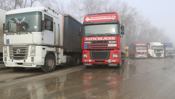 Движение почти 200 украинских фур приостановлено в России Движение почти 200 украинских фур приостановлено в России