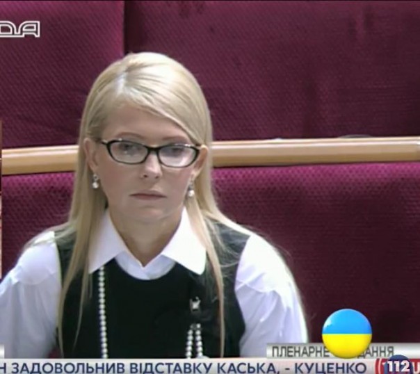 Тимошенко взорвала интернет: Вместо косы-бублика — «строгая училка» Тимошенко взорвала интернет: Вместо косы-бублика — «строгая училка»