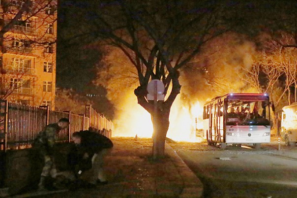 Турецкая армия начала бомбить курдов на севере Ирака Турецкая армия начала бомбить курдов на севере Ирака