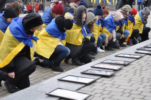 Майданщики в Одессе устроили мордобой из-за выступления на русском языке, а мэр Одессы отметил салютом вторую годовщину начала гражданской войны Майданщики в Одессе устроили мордобой из-за выступления на русском языке, а мэр Одессы отметил салютом вторую годовщину начала гражданской войны