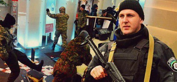 В Киеве идут погромы. «ПСы» захватили Отель "Козацкий" и заявили о начале нового Майдана. На улицы вышел вооруженный спецназ МВД В Киеве идут погромы. «ПСы» захватили Отель "Козацкий" и заявили о начале нового Майдана. На улицы вышел вооруженный спецназ МВД