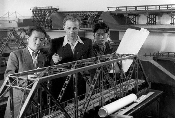 Златокудрые красавцы, склонные к рефлексии Златокудрые красавцы, склонные к рефлексии