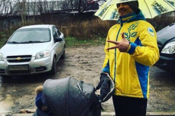 Майдауны в шоке: Боксер Усик выжил, гуляя по Симферополю в желто-блакитных цветах Майдауны в шоке: Боксер Усик выжил, гуляя по Симферополю в желто-блакитных цветах