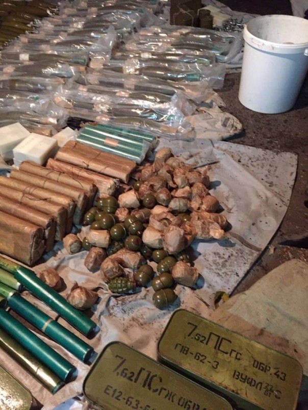 СБУ под Киевом обнаружила огромный арсенал боеприпасов СБУ под Киевом обнаружила огромный арсенал боеприпасов