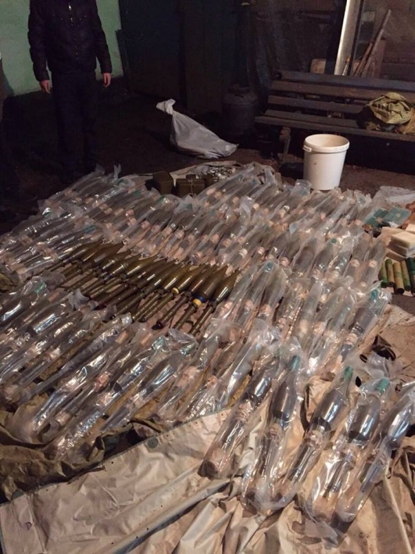 СБУ под Киевом обнаружила огромный арсенал боеприпасов СБУ под Киевом обнаружила огромный арсенал боеприпасов