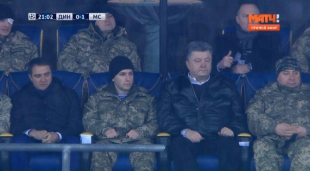 Порошенко освистали на футбольном матче Порошенко освистали на футбольном матче