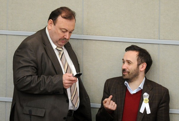 На наших глазах появились и матереют предатели Родины. Лимонов о Пономареве.