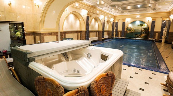 Британцы шокированы увиденным в особняке экс-генпрокурора Украины