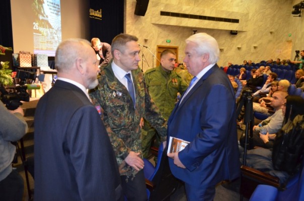 «Добровольцы – защитники Отечества»: героев Донбасса приветствовали на Поклонной горе «Добровольцы – защитники Отечества»: героев Донбасса приветствовали на Поклонной горе