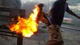 В Финляндии здание центра приема беженцев забросали бутылками с зажигательной смесью