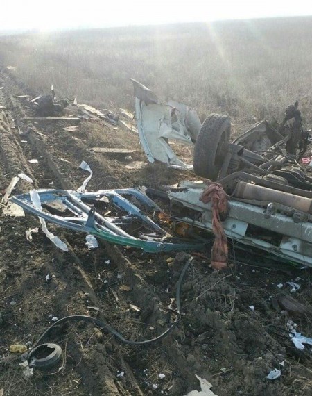 Автобус с мирными жителями подорвался на украинском КПП, погибли три человека