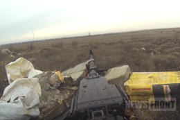 Бойцы армии ДНР уничтожают из пулемета «Утес» огневые точки врага [18+]