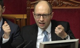 Украинских политиков наградили оружием