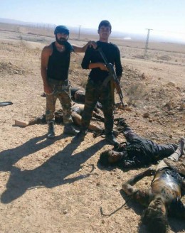 «Тигры» разрывают ИГИЛ: «дорога жизни» усеяна трупами и расстрелянными машинами боевиков (ФОТО, ВИДЕО 18+)