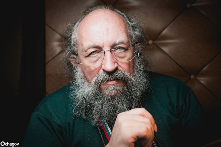 Анатолий Вассерман: почему в России ждут большой войны к зиме