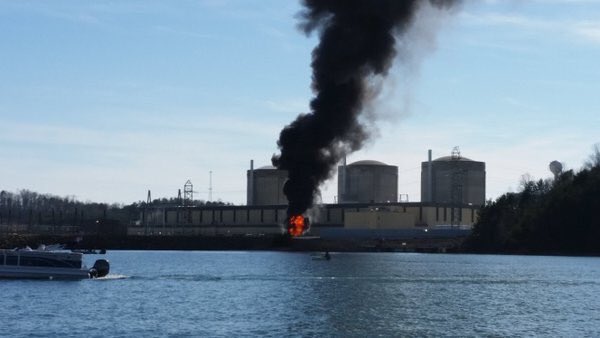 В США прогремело несколько взрывов на одной из АЭС В США прогремело несколько взрывов на одной из АЭС