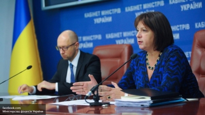 Много денег и никакой ответственности: почему Яценюк до сих пор на своем посту Много денег и никакой ответственности: почему Яценюк до сих пор на своем посту