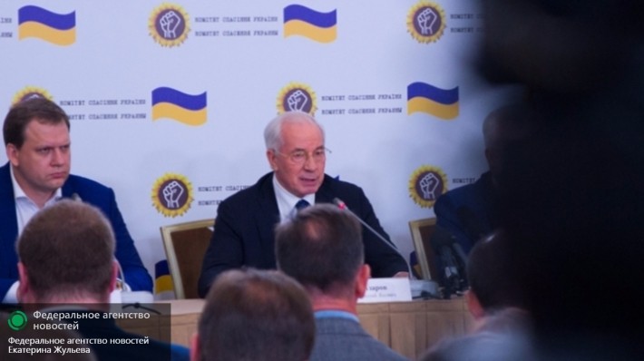 Азаров: Порошенко продлевает свою агонию обстрелами Донбасса Азаров: Порошенко продлевает свою агонию обстрелами Донбасса