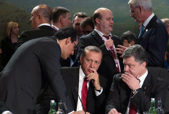 Порошенко согласен обменять Савченко, хотя предложений и не поступало Порошенко согласен обменять Савченко, хотя предложений и не поступало