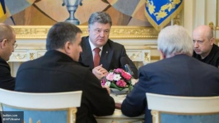 Украинцы просят Порошенко решать проблемы, а не переименовывать улицы Украинцы просят Порошенко решать проблемы, а не переименовывать улицы