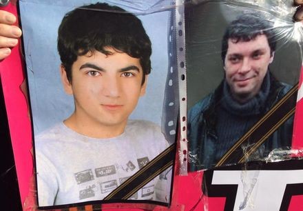 Неонацисты установили табличку на месте расстрела русских жителей Харькова Неонацисты установили табличку на месте расстрела русских жителей Харькова