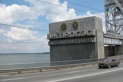 Режим сносит в Запорожье сталевара, строителя, колхозницу, ученого и последнего большого Ленина на Украине Режим сносит в Запорожье сталевара, строителя, колхозницу, ученого и последнего большого Ленина на Украине