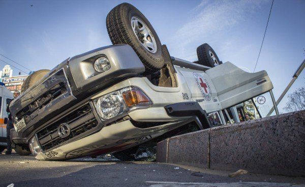 Машина «Международного Красного Креста» попала в ДТП в Донецке