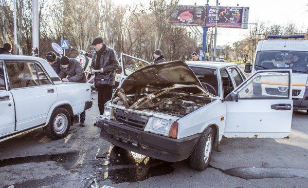 Машина «Международного Красного Креста» попала в ДТП в Донецке Машина «Международного Красного Креста» попала в ДТП в Донецке