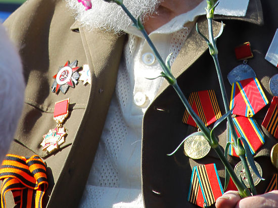 Нет места величию среди карликов и уродов Нет места величию среди карликов и уродов