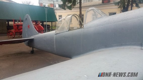 В Ровно пьяный боец "АТО" залез в музейный самолет и угрожал всех расстрелять В Ровно пьяный боец "АТО" залез в музейный самолет и угрожал всех расстрелять