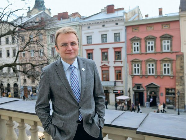 Львов: разрыв тонкой голубой линии. Александр Зубченко Львов: разрыв тонкой голубой линии. Александр Зубченко