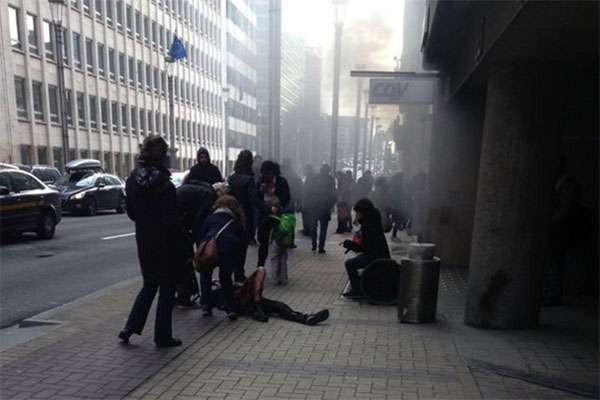 Кровавый вторник в Брюсселе. О трудной науке не превращаться в писающих мальчиков Кровавый вторник в Брюсселе. О трудной науке не превращаться в писающих мальчиков