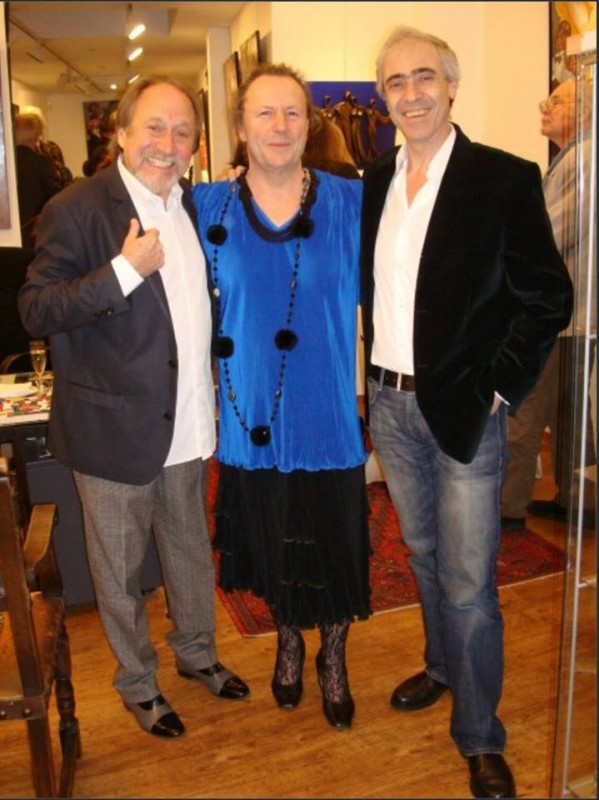 Мы с Аланом в бутиках женской одежды постоянно сталкиваемся, но делаем вид, что друг друга не знаем Мы с Аланом в бутиках женской одежды постоянно сталкиваемся, но делаем вид, что друг друга не знаем