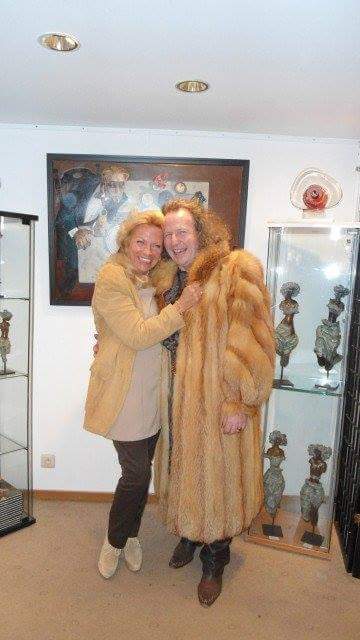 Мы с Аланом в бутиках женской одежды постоянно сталкиваемся, но делаем вид, что друг друга не знаем Мы с Аланом в бутиках женской одежды постоянно сталкиваемся, но делаем вид, что друг друга не знаем