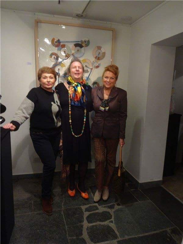 Мы с Аланом в бутиках женской одежды постоянно сталкиваемся, но делаем вид, что друг друга не знаем Мы с Аланом в бутиках женской одежды постоянно сталкиваемся, но делаем вид, что друг друга не знаем