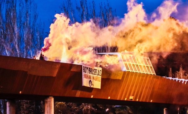 В столице Испании забросали мечеть сигнальными ракетами