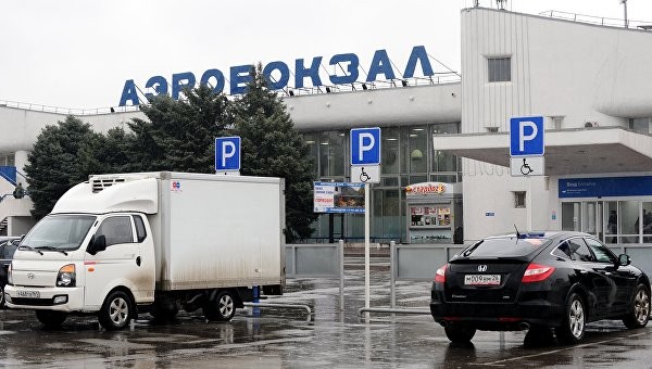 В Ростове-на-Дону эвакуировали аэропорт и три вокзала В Ростове-на-Дону эвакуировали аэропорт и три вокзала