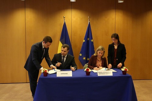 Пролей Могерини хотя бы крошечную слезинку над «горловской мадонной»… Пролей Могерини хотя бы крошечную слезинку над «горловской мадонной»…