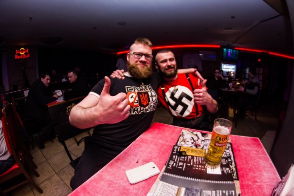 Наци-шабаш в Киеве: «Вырывание сердца зеленого человечка» и «голова Кадырова» в банке (ФОТО, ВИДЕО) Наци-шабаш в Киеве: «Вырывание сердца зеленого человечка» и «голова Кадырова» в банке (ФОТО, ВИДЕО)