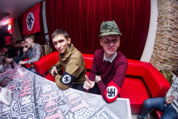 Наци-шабаш в Киеве: «Вырывание сердца зеленого человечка» и «голова Кадырова» в банке (ФОТО, ВИДЕО) Наци-шабаш в Киеве: «Вырывание сердца зеленого человечка» и «голова Кадырова» в банке (ФОТО, ВИДЕО)